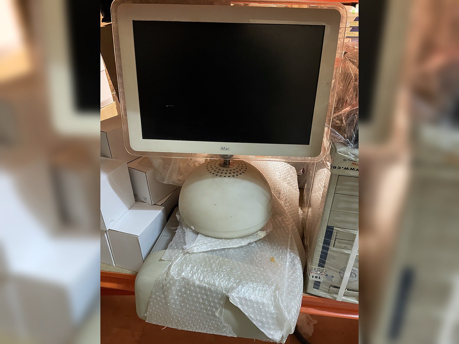 Apple iMac G4 de 17" («iMac de bola»), 800 MHz y 1 GB