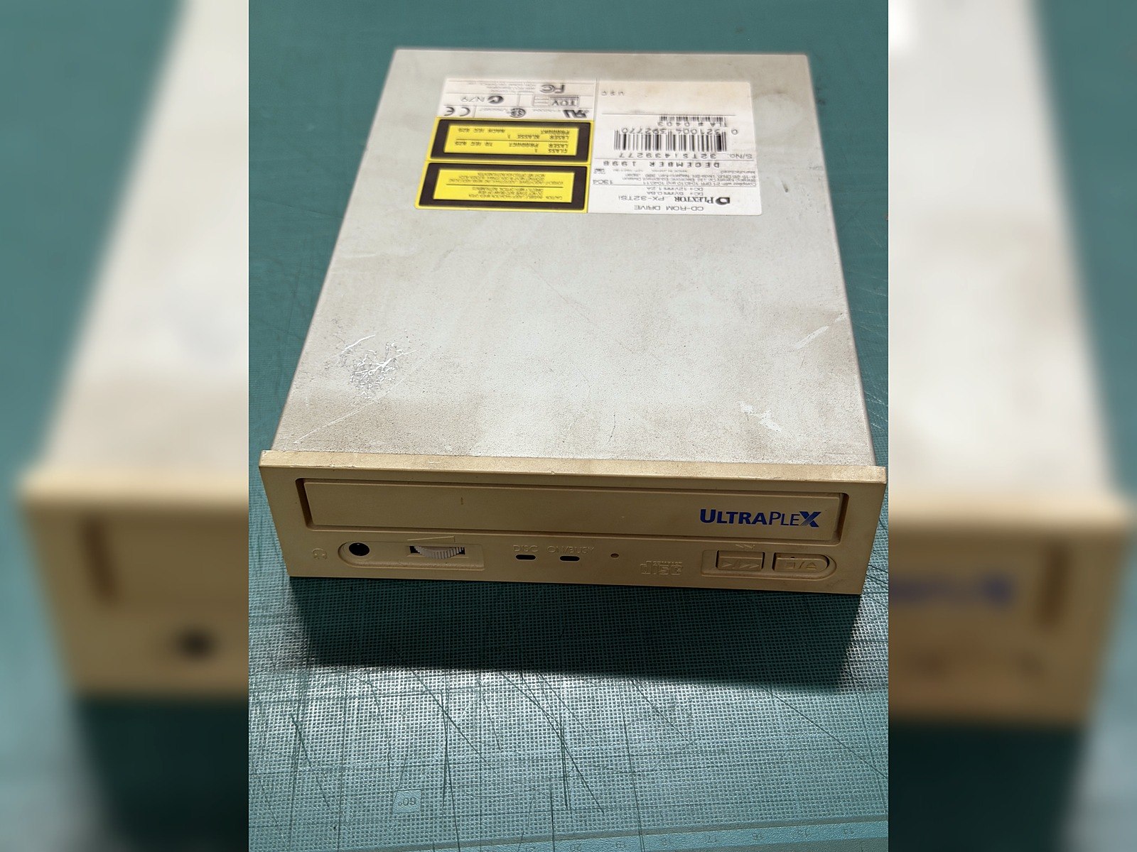 Unidad CD-ROM SCSI Plextor UltraPlex PX-32TSi (1998)