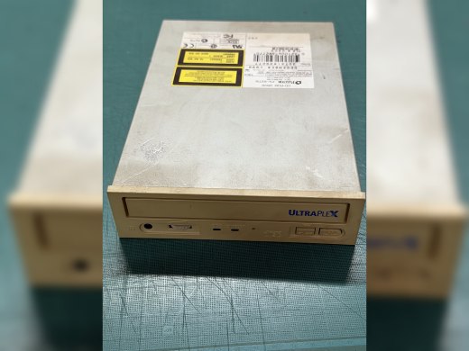 Unidad CD-ROM SCSI Plextor UltraPlex PX-32TSi (1998)