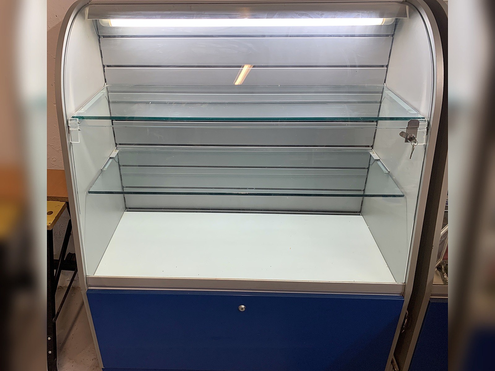 Vitrina expositora de tienda con cristal, luz y cerradura